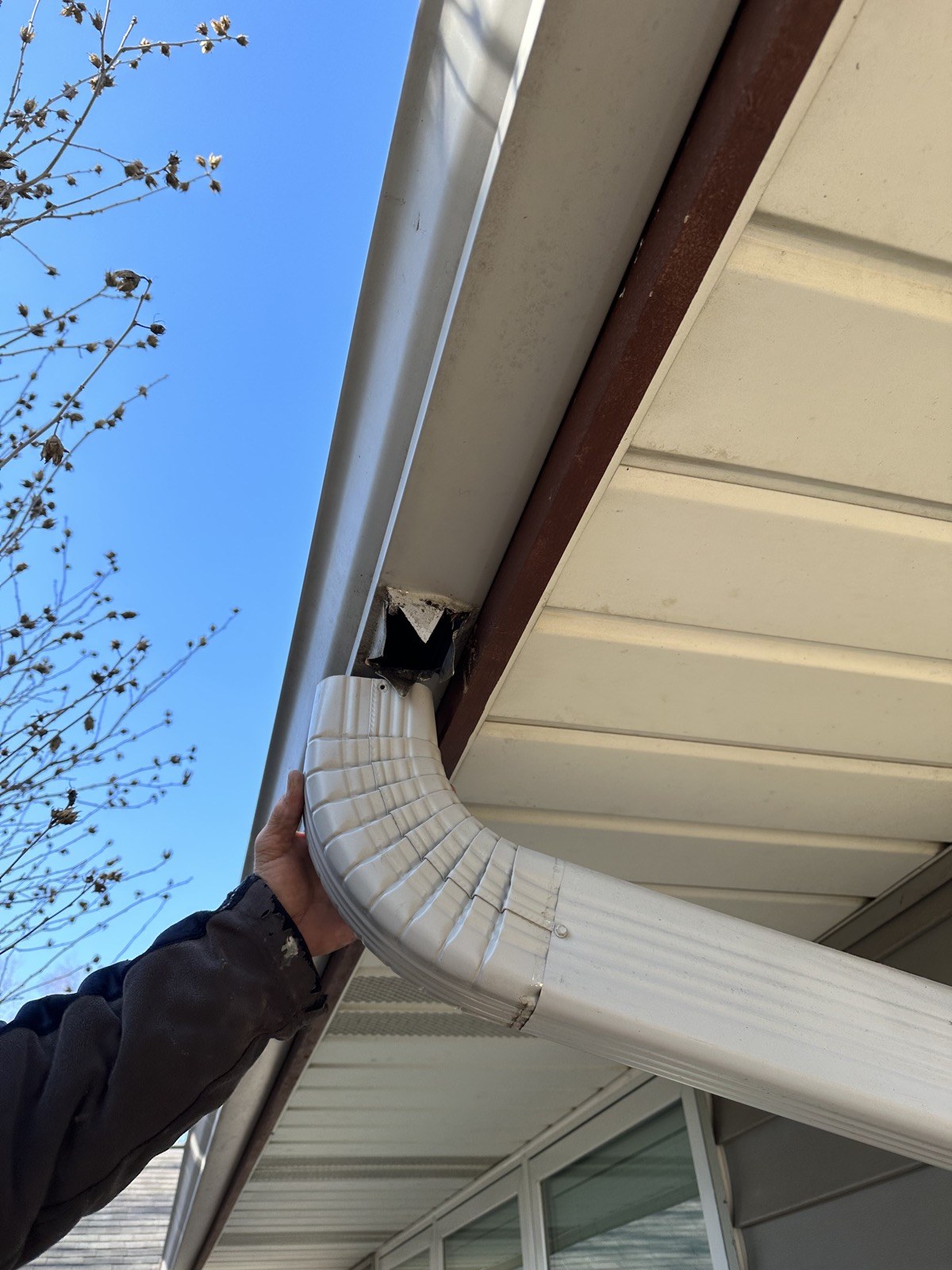 Roof edge and gutter detail